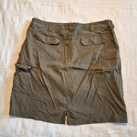 Duluth Trading Co women's size 16 green Dry on the Fly skirt, 4 pockets VGUC - Picture 2 of 5